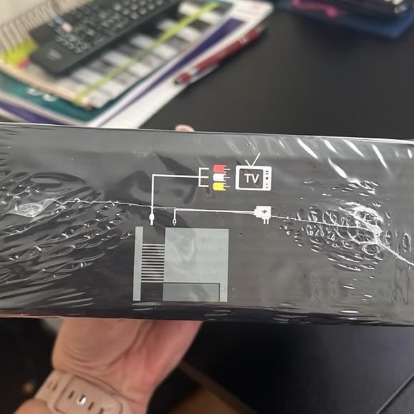 Nintendo wireless gaming system with 620 games included - Picture 3 of 3